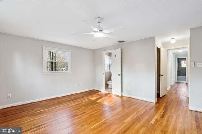 Building Photo - 6154 Beachway Dr