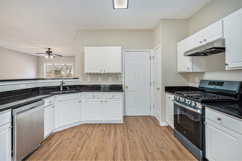 Building Photo - 2894 Regent Walk Dr