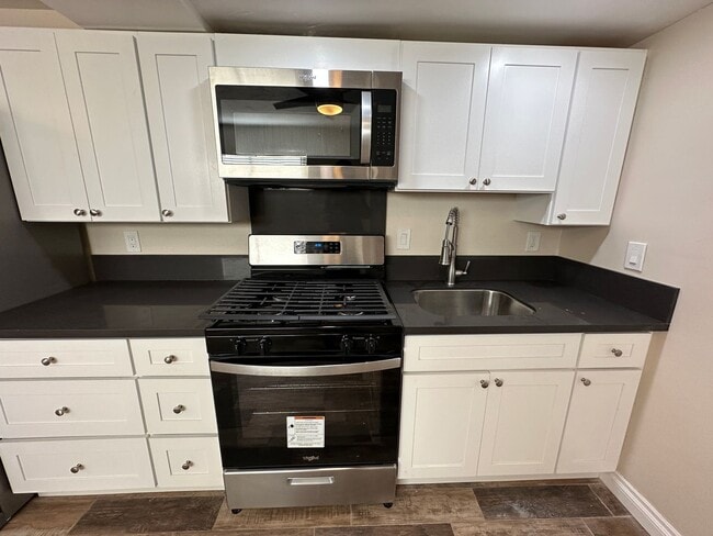 Building Photo - 678 N Shaffer St