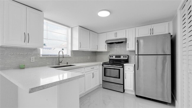 Building Photo - 2412 W 54th Pl