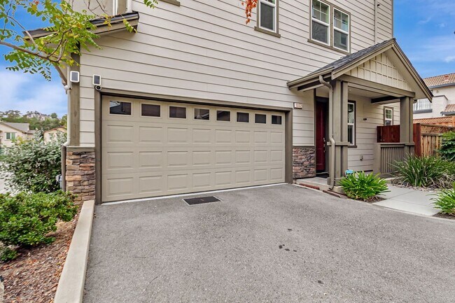 Building Photo - Stunning Home with Modern Upgrades and Pri...