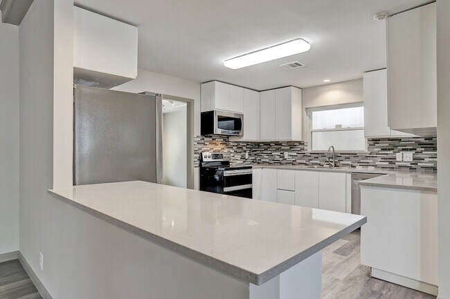 Building Photo - 5138 Rutherglenn Dr