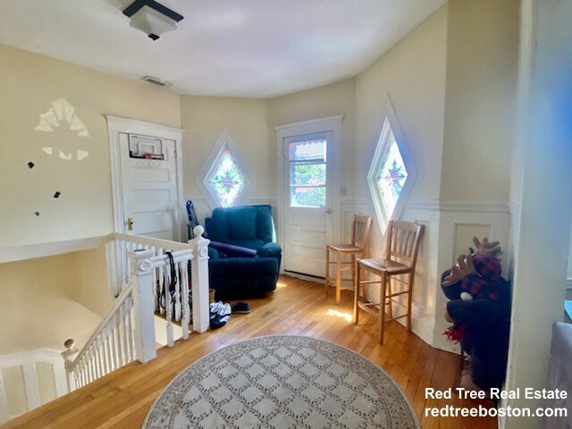 Building Photo - 24 Burton St