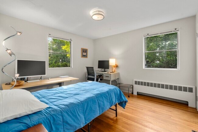 Building Photo - 20 Follen St