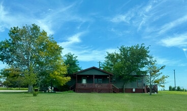 Building Photo - 81 Roots Rd