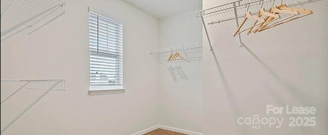 Building Photo - 2224 Lilium Dr
