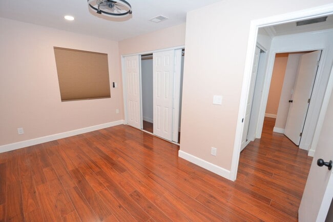 Building Photo - 2BED/1BATH Guest House In Oxnard