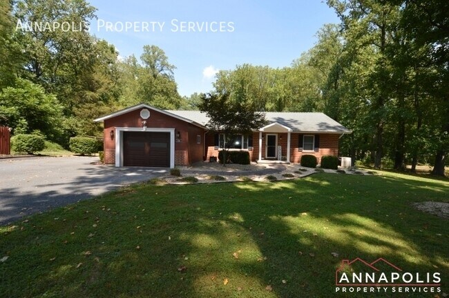 Building Photo - 816 maple road
