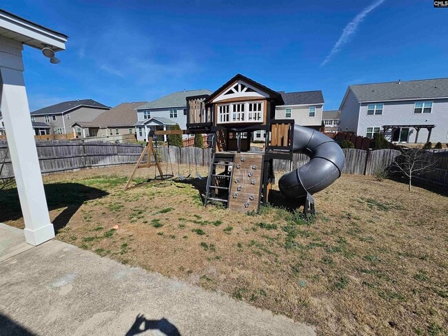 Building Photo - 819 Queenshire Ln