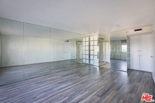 Building Photo - 7250 Franklin Ave