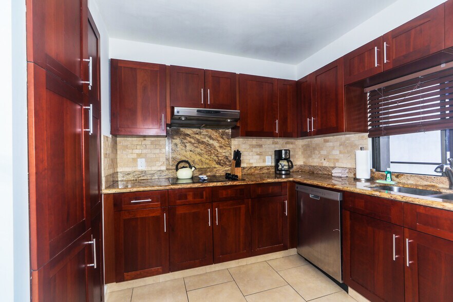 Building Photo - 1910 Ala Moana Blvd