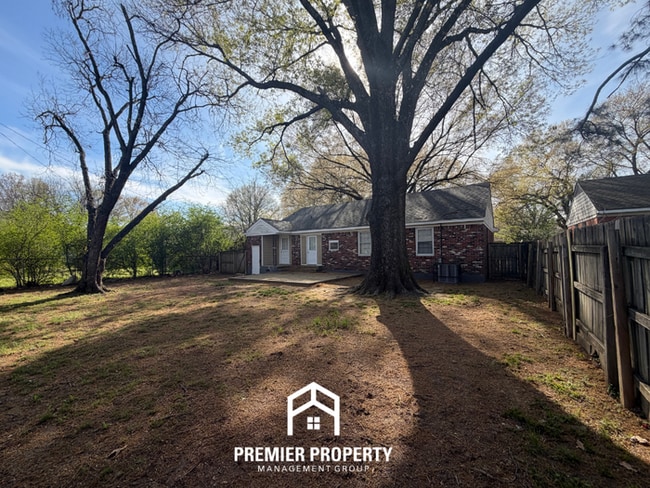 Building Photo - 1744 Myrna Ln