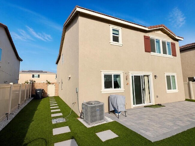 Building Photo - 28743 Camaro Dr