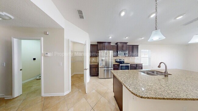 Building Photo - 630 Glendale Ln