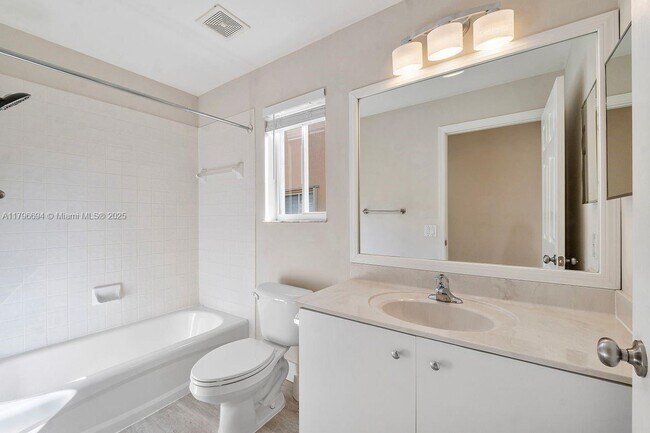 Building Photo - 4013 Pine Ridge Ln
