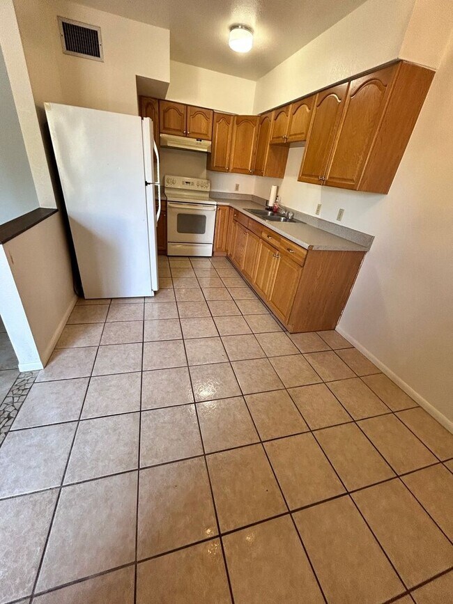 Building Photo - Cozy and convenient 2 bedroom home