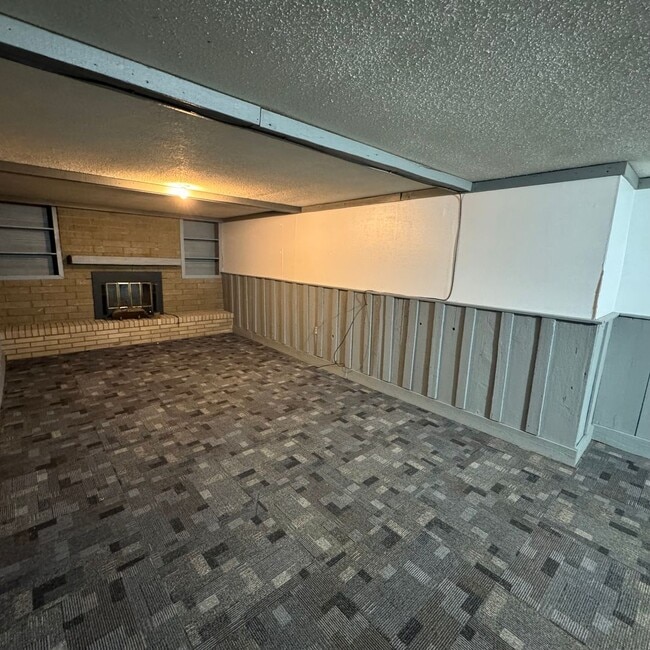 Building Photo - Spacious 3-Bedroom Home on Half-Acre Lot in Top-Rated Pleasant Valley School District!