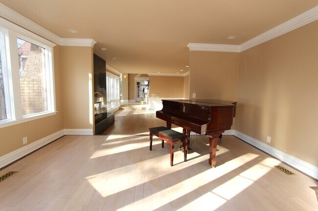 Building Photo - 3333 Deer Hollow Dr