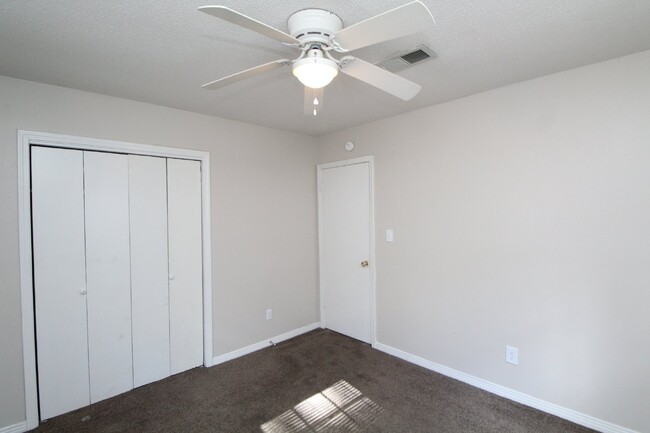 Building Photo - Pet-Friendly 2-Bedroom Duplex with Washer/...