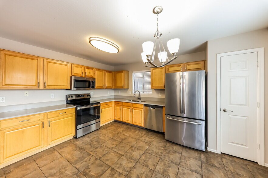 Building Photo - 13023 W Lawrence Rd