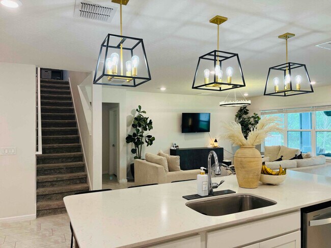 Building Photo - 30572 Thunderbird Dr