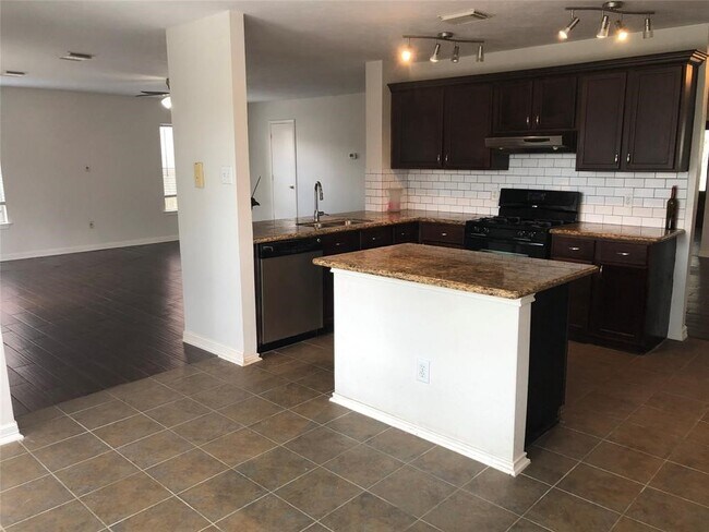 Building Photo - 5718 Silas Creek Ct