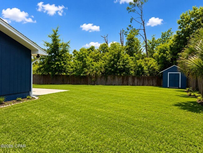 Building Photo - 3015 Longwood Cir