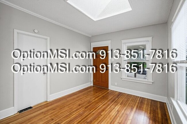 Building Photo - West Plaza!!!