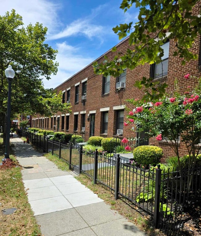 Building Photo - 1128 16TH ST NE