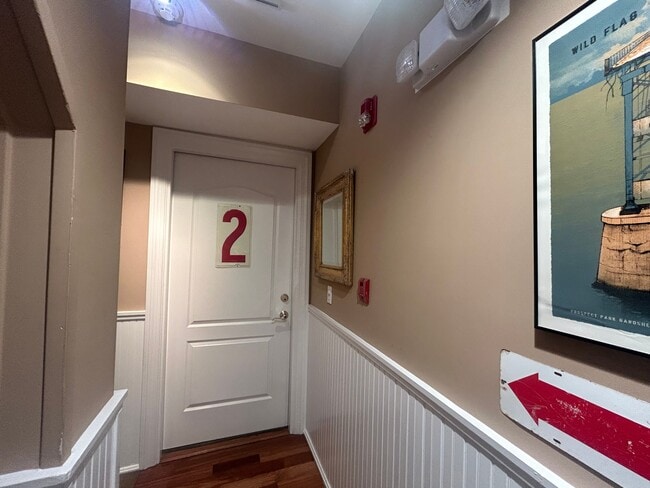 Building Photo - 94 Walnut St