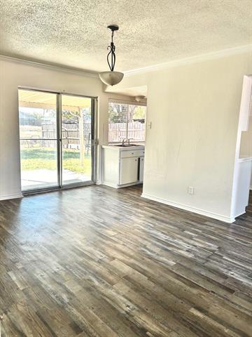 Building Photo - 834 Quebec Dr