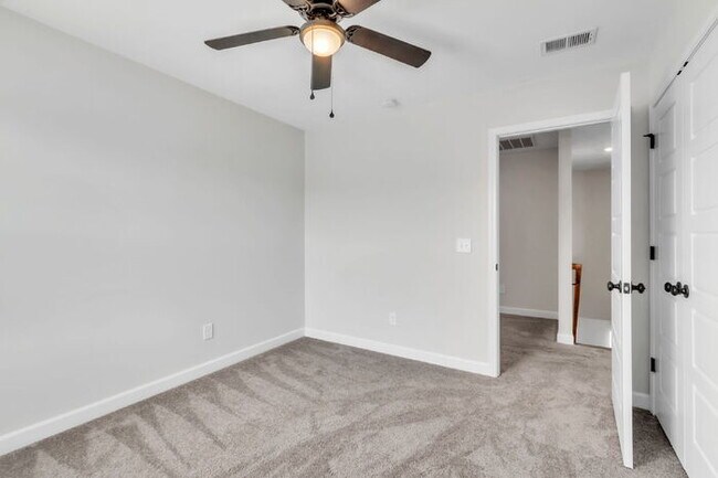 Building Photo - Charming 4-Bed Retreat with Fireplace – Spacious 2631 Sq Ft in Easley, SC, Zoned for Wren Schools