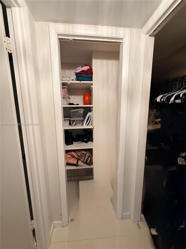 Building Photo - 6039 Collins Ave