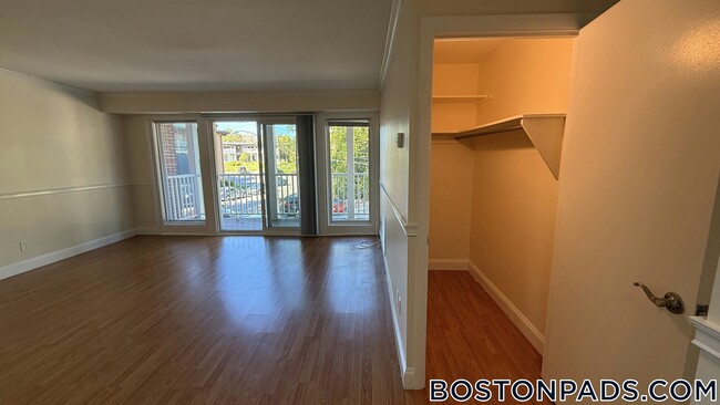 Building Photo - 12 Westgate Dr