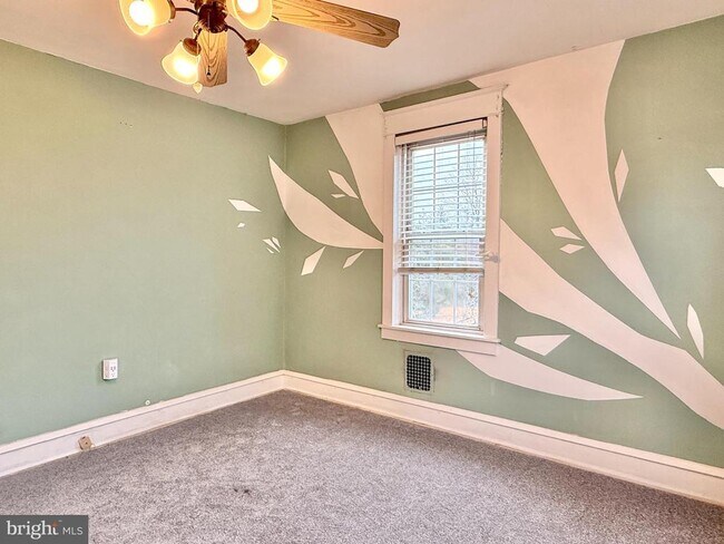 Building Photo - 7041 Harvey Ave