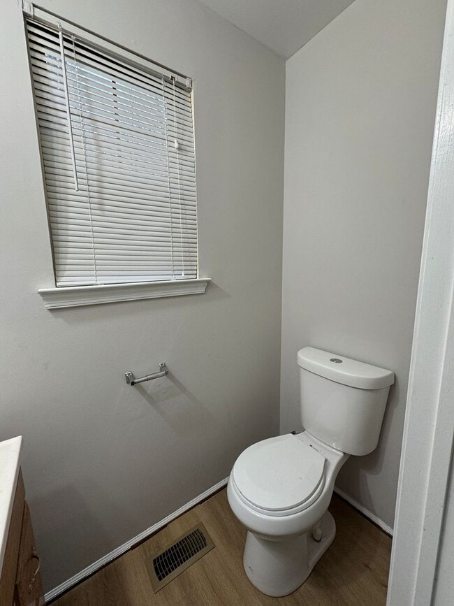 Building Photo - Perfect Single Family House Rental in Sick...