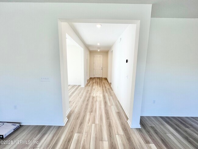 Building Photo - 12859 Logans Walk Ln