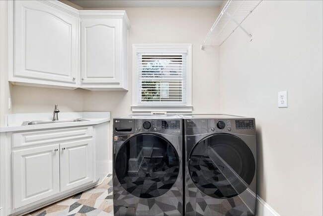 Building Photo - 7015 Blackthorn Ln