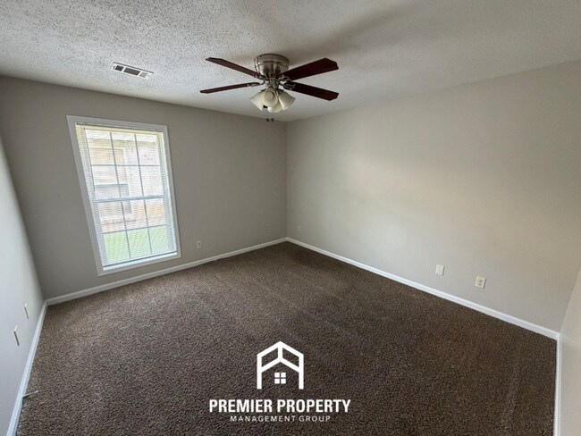 Building Photo - Charming 3BR/2BA Tuscaloosa Home | High Vaulted Ceilings, Hardwood Floors & Fenced Yard