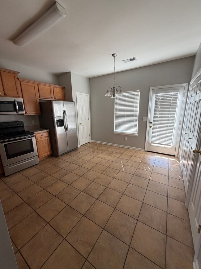 Building Photo - 2 Bedroom Brick Townhome in Franklin,TN's Desirable Hardison Hills Community