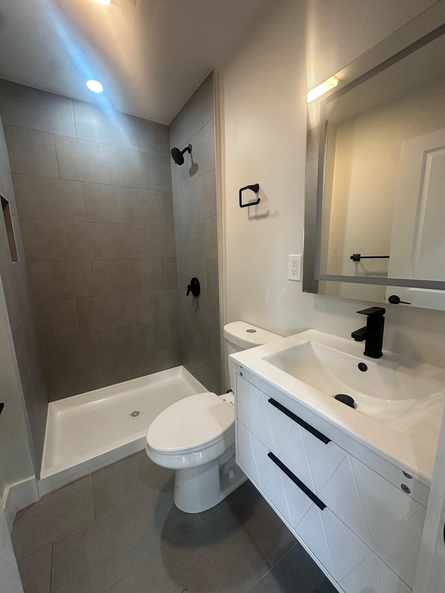 Building Photo - 4 Upham Ave