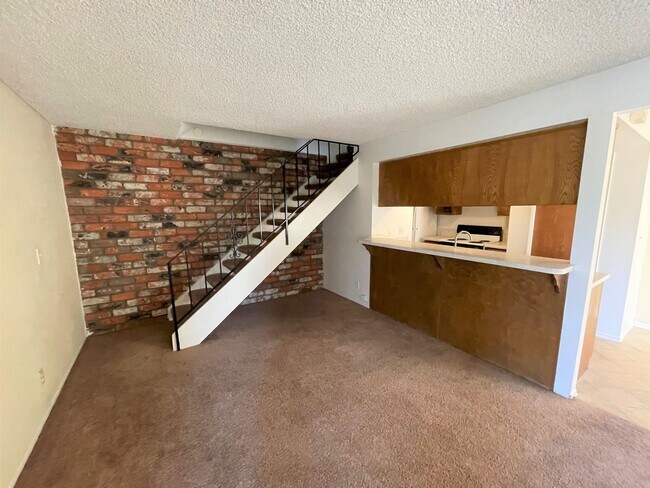 Building Photo - Centrally Located McKeon Condo