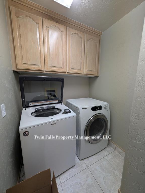 Building Photo - 917 Main St