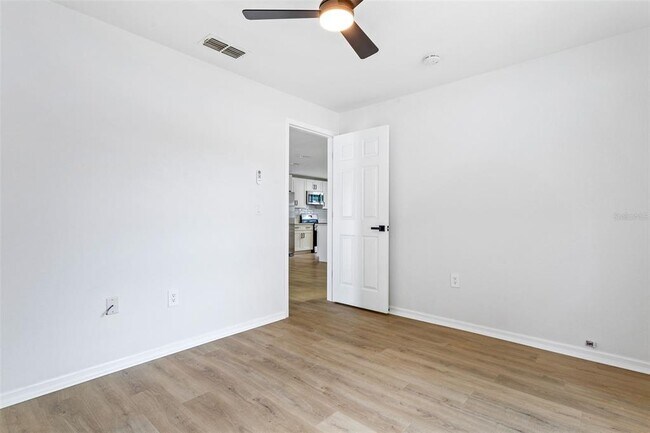 Building Photo - 310 W Warren Ave