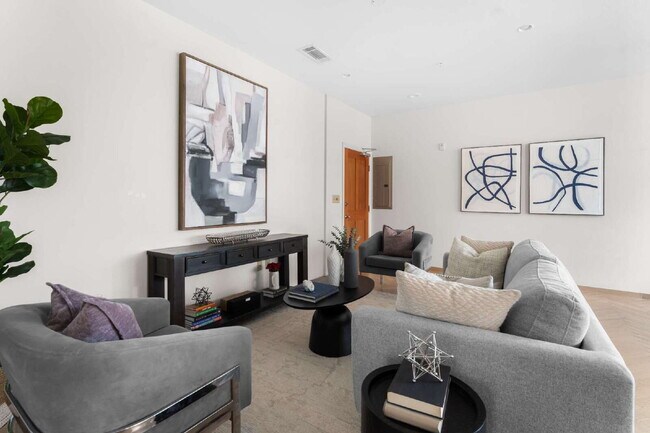 Building Photo - Sophisticated Living on Barton Springs
