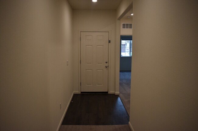 Building Photo - 662 Pegasus Dr