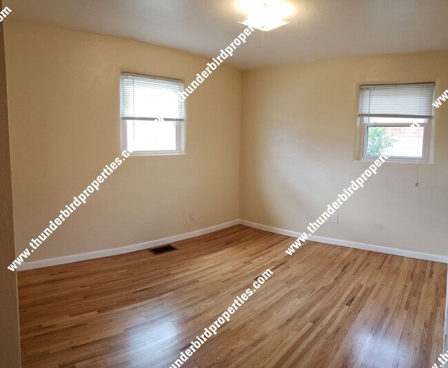 Building Photo - Nice 3 Bedroom, 2 Bathroom, 2 Car Garage and 1,360 Sq Ft. Brick Home in NE Heights.