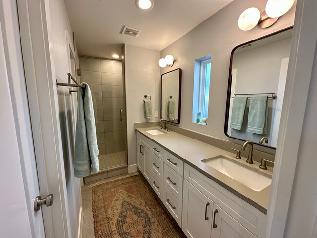 Building Photo - 5008 Lott Ave