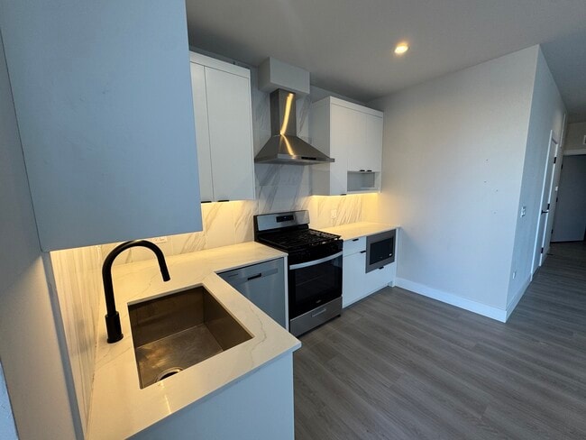 Building Photo - 451 E Pershing Rd