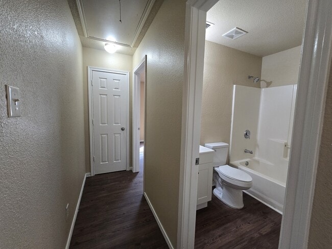 Building Photo - 10226 Country Hills Blvd